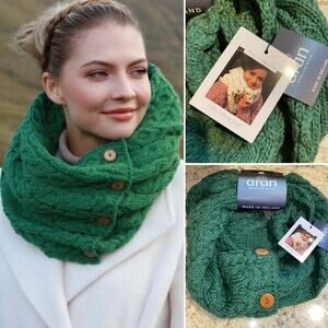 New Aran Woolen Mills $70 Kelly Green Wool Infinity Scarf NWT Ireland